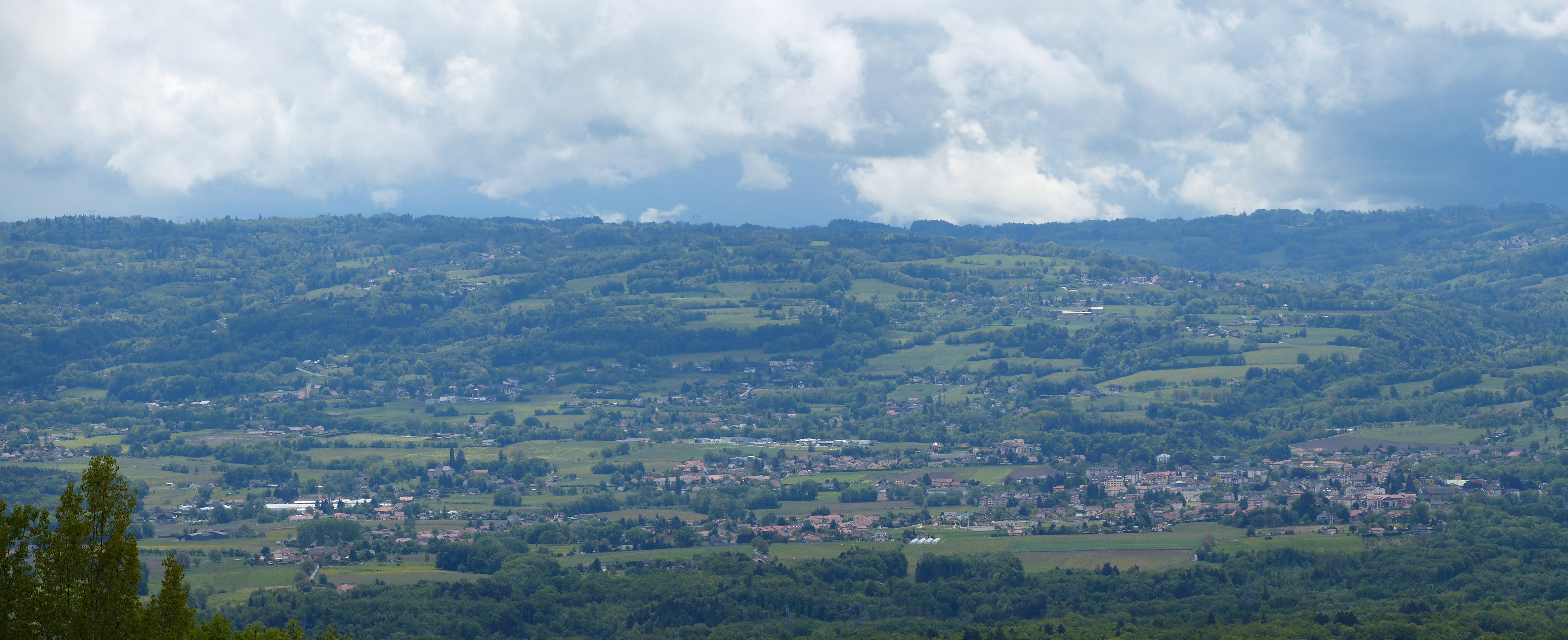 Vue sur Reignier-Ésery entre Salève et Mont-Blanc