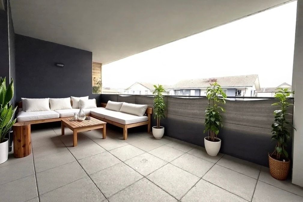 Terrasse aménagée avec salon de jardin du bien N°6, 86 m² impasse des Clos à Reignier-Ésery